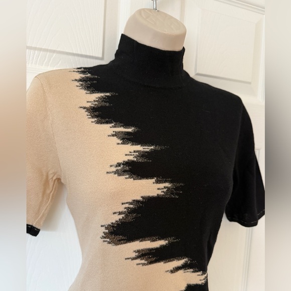 ESCADA Short Sleeve Knit Top in Black & Beige with Gold Threads Size 36/S *EUC* - Picture 2 of 10